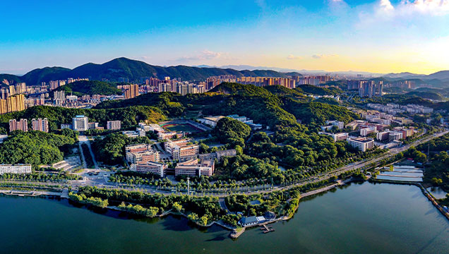 梅里马克学院